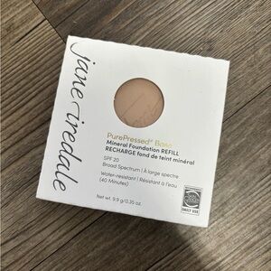 Powder foundation, honey bronze